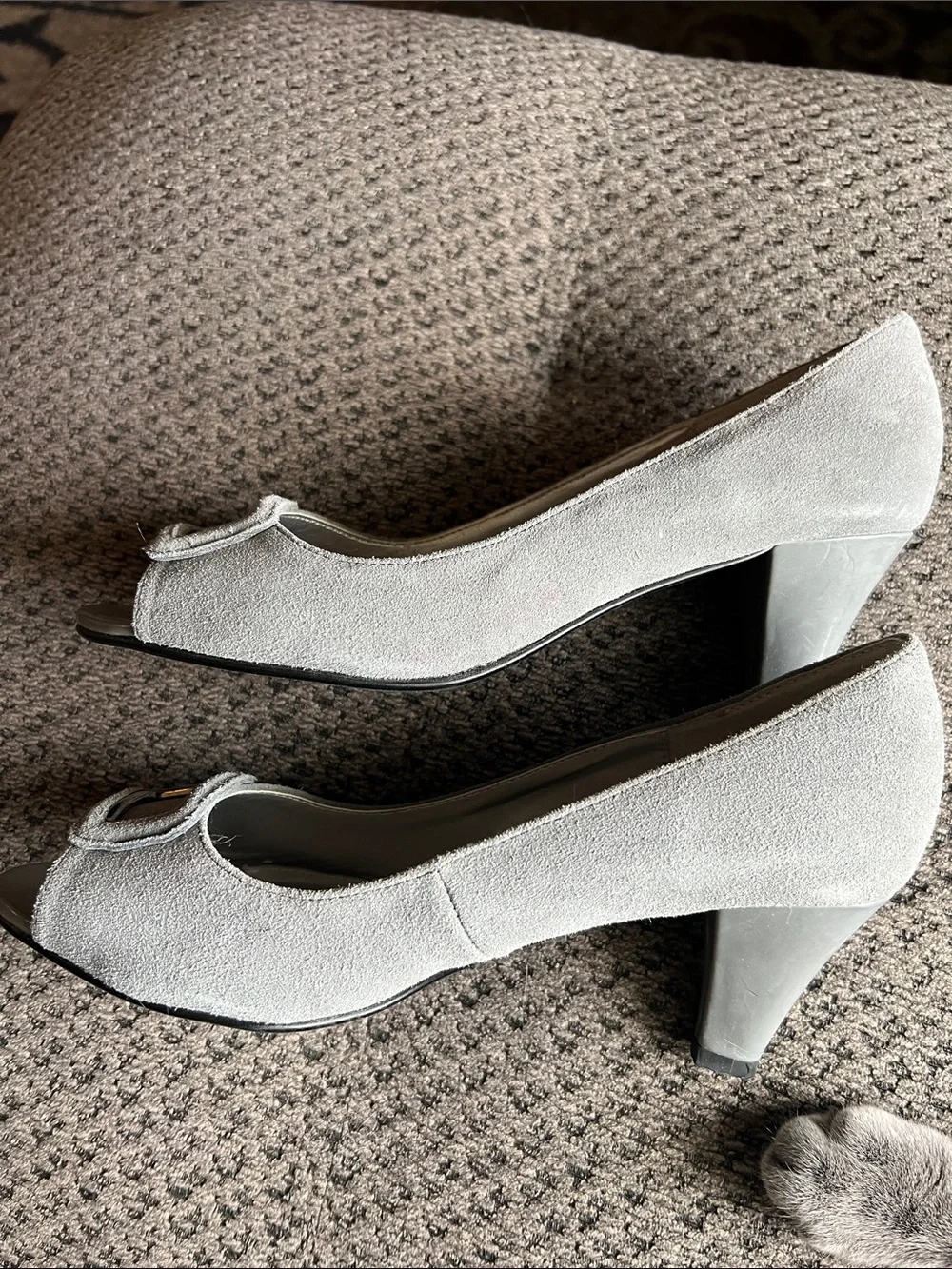 Dressbarn Silver Gray Suede Peep-Toe Pumps with Buckle Sz 8